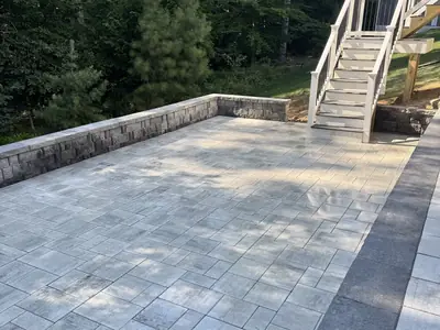 Paver patio with retaining wall